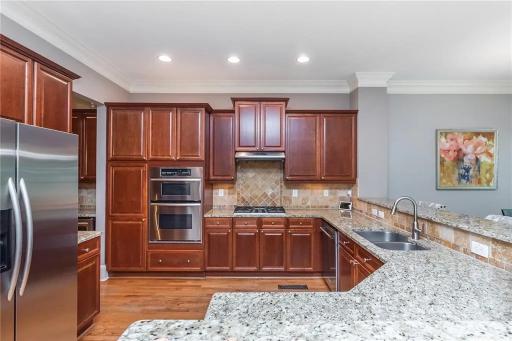 5446 Glenridge View, Sandy Springs, Georgia 30342, 3 Bedrooms Bedrooms, ,3 BathroomsBathrooms,Residential,Sold,5446 Glenridge View,6896512