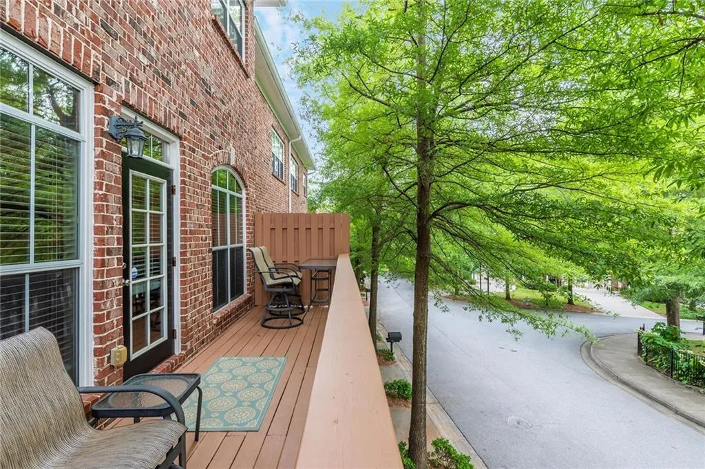 5446 Glenridge View, Sandy Springs, Georgia 30342, 3 Bedrooms Bedrooms, ,3 BathroomsBathrooms,Residential,Sold,5446 Glenridge View,6896512