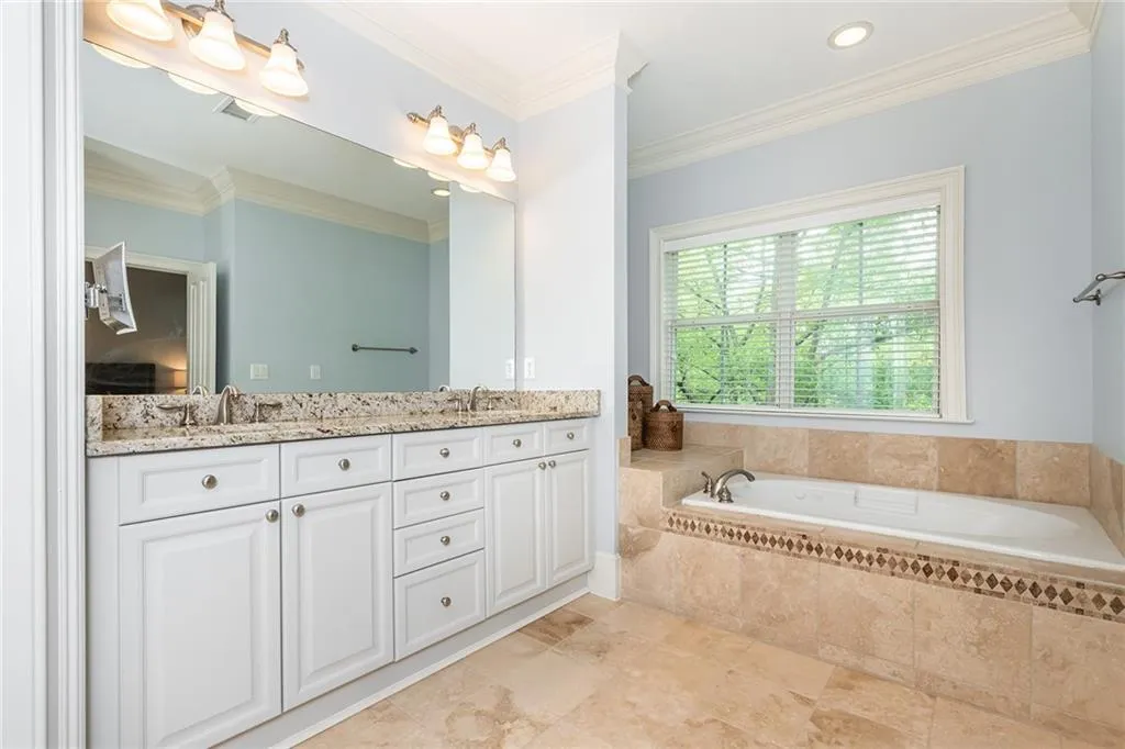 5446 Glenridge View, Sandy Springs, Georgia 30342, 3 Bedrooms Bedrooms, ,3 BathroomsBathrooms,Residential,Sold,5446 Glenridge View,6896512