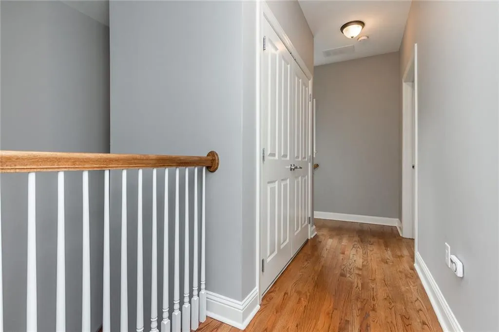 5446 Glenridge View, Sandy Springs, Georgia 30342, 3 Bedrooms Bedrooms, ,3 BathroomsBathrooms,Residential,Sold,5446 Glenridge View,6896512