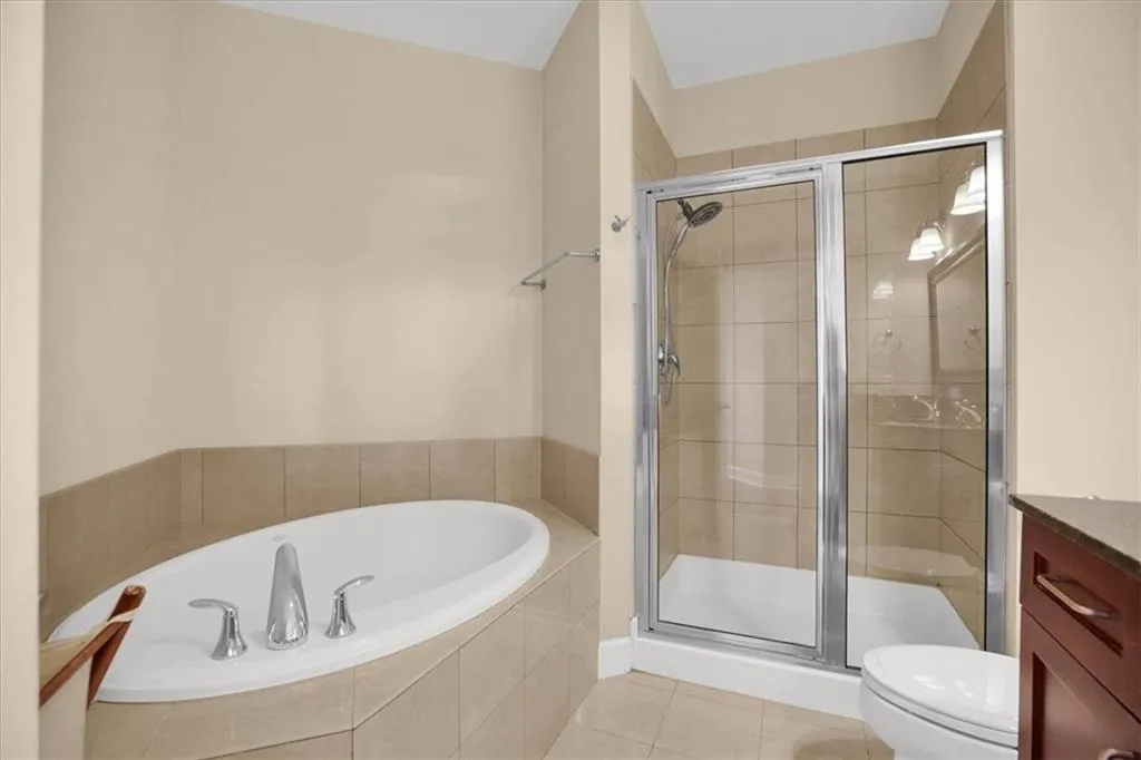 325 E Paces Ferry Road Ne Unit 1411, Atlanta, Georgia 30305, 2 Bedrooms Bedrooms, ,2 BathroomsBathrooms,Residential,For Sale,325 E Paces Ferry Road Ne Unit 1411,7660434