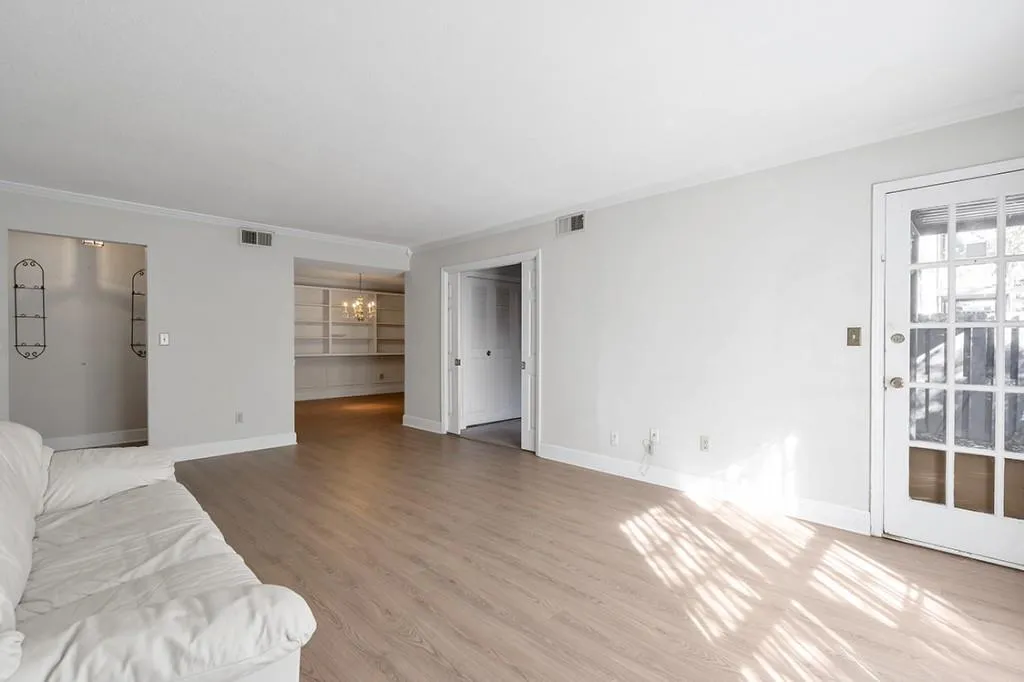 6851 Roswell Road Unit D14, Atlanta, Georgia 30328, 3 Bedrooms Bedrooms, ,2 BathroomsBathrooms,Residential,For Sale,6851 Roswell Road Unit D14,7497644