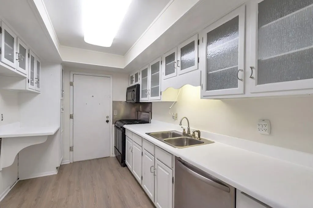 6851 Roswell Road Unit D14, Atlanta, Georgia 30328, 3 Bedrooms Bedrooms, ,2 BathroomsBathrooms,Residential,For Sale,6851 Roswell Road Unit D14,7497644