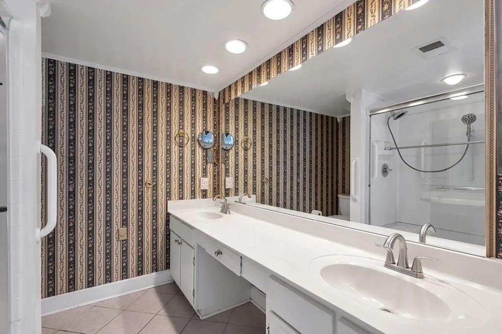 6851 Roswell Road Unit D14, Atlanta, Georgia 30328, 3 Bedrooms Bedrooms, ,2 BathroomsBathrooms,Residential,For Sale,6851 Roswell Road Unit D14,7497644