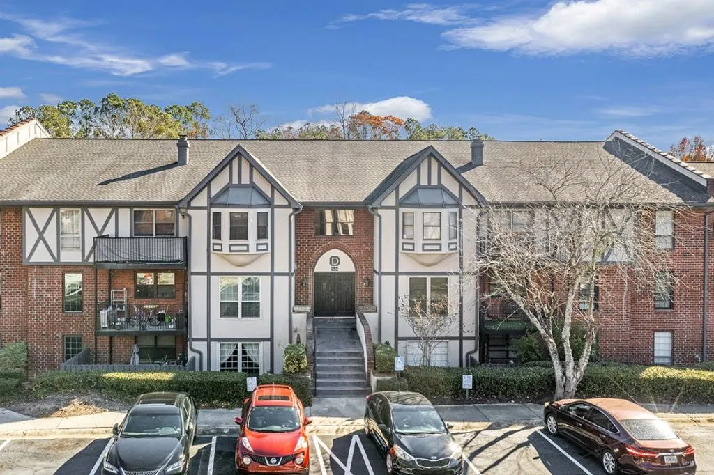 6851 Roswell Road Unit D14, Atlanta, Georgia 30328, 3 Bedrooms Bedrooms, ,2 BathroomsBathrooms,Residential,For Sale,6851 Roswell Road Unit D14,7497644