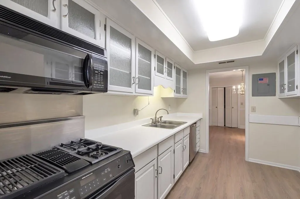 6851 Roswell Road Unit D14, Atlanta, Georgia 30328, 3 Bedrooms Bedrooms, ,2 BathroomsBathrooms,Residential,For Sale,6851 Roswell Road Unit D14,7497644