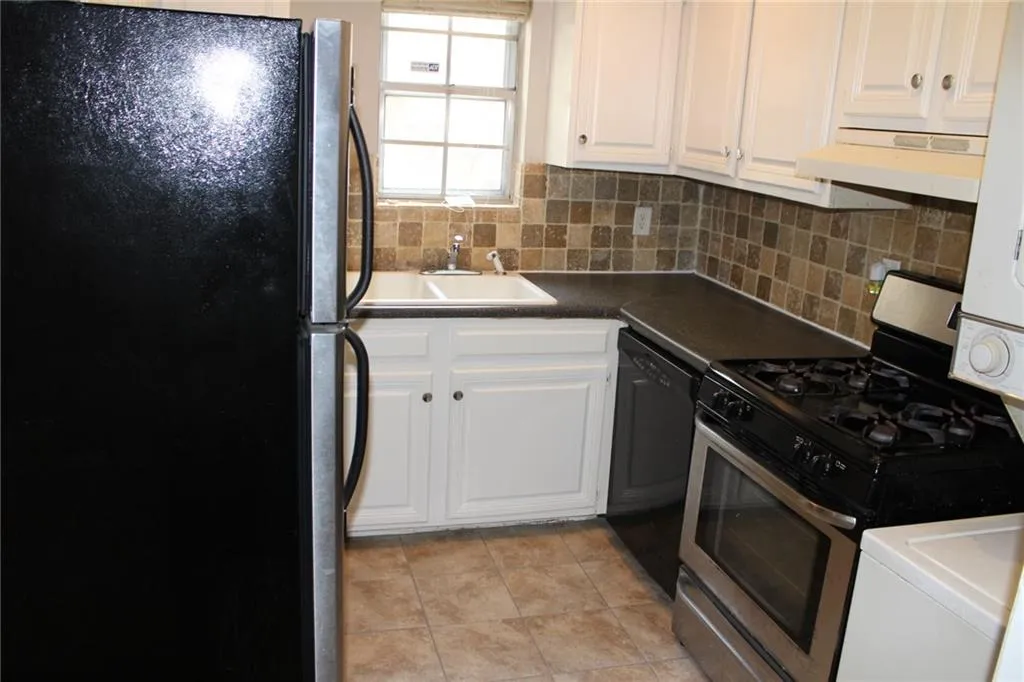 5683 Kingsport Drive, Atlanta, Georgia 30342, 2 Bedrooms Bedrooms, ,1 BathroomBathrooms,Residential,Sold,5683 Kingsport Drive,5727104