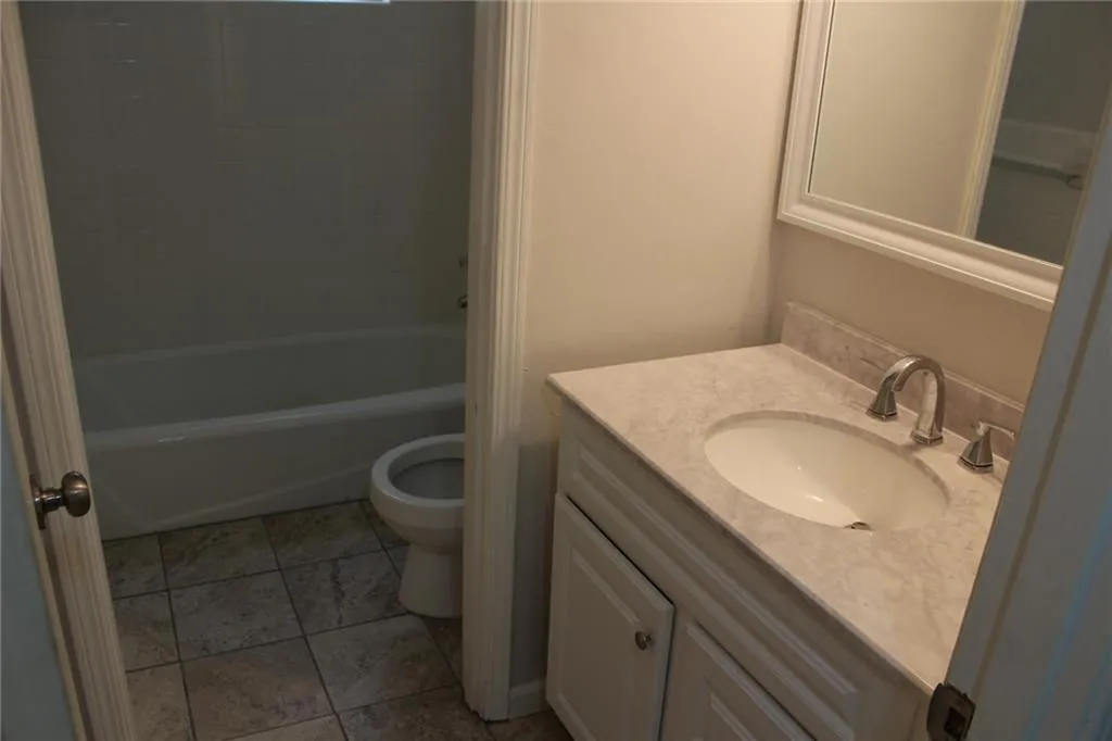 5683 Kingsport Drive, Atlanta, Georgia 30342, 2 Bedrooms Bedrooms, ,1 BathroomBathrooms,Residential,Sold,5683 Kingsport Drive,5727104