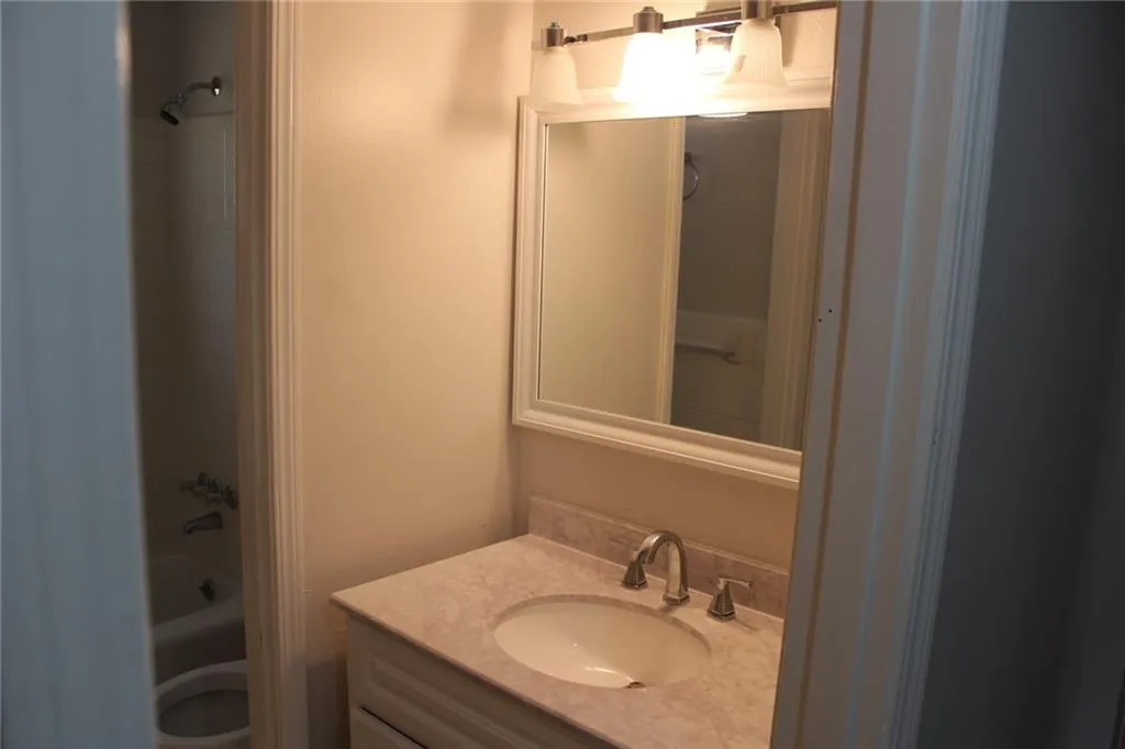 5683 Kingsport Drive, Atlanta, Georgia 30342, 2 Bedrooms Bedrooms, ,1 BathroomBathrooms,Residential,Sold,5683 Kingsport Drive,5727104