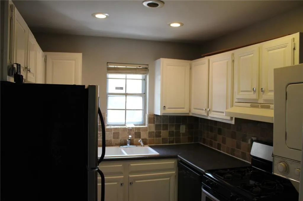 5683 Kingsport Drive, Atlanta, Georgia 30342, 2 Bedrooms Bedrooms, ,1 BathroomBathrooms,Residential,Sold,5683 Kingsport Drive,5727104
