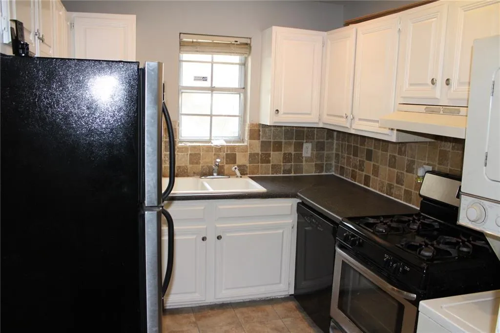 5683 Kingsport Drive, Atlanta, Georgia 30342, 2 Bedrooms Bedrooms, ,1 BathroomBathrooms,Residential,Sold,5683 Kingsport Drive,5727104