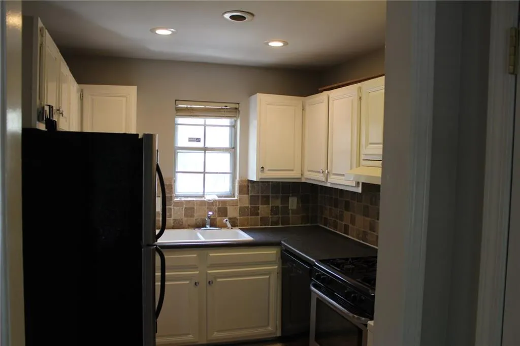 5683 Kingsport Drive, Atlanta, Georgia 30342, 2 Bedrooms Bedrooms, ,1 BathroomBathrooms,Residential,Sold,5683 Kingsport Drive,5727104