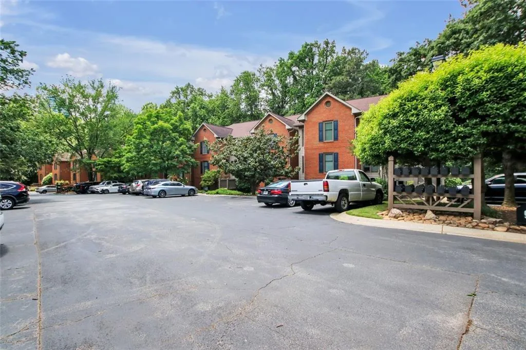 905 Garden Court, Atlanta, Georgia 30328, 2 Bedrooms Bedrooms, ,2 BathroomsBathrooms,Residential,Sold,905 Garden Court,7387613