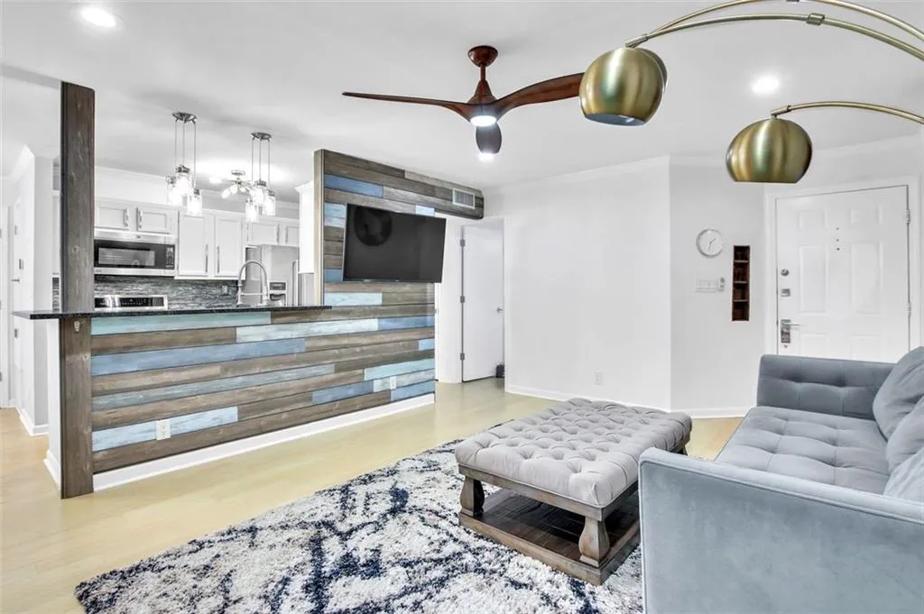 905 Garden Court, Atlanta, Georgia 30328, 2 Bedrooms Bedrooms, ,2 BathroomsBathrooms,Residential,Sold,905 Garden Court,7387613