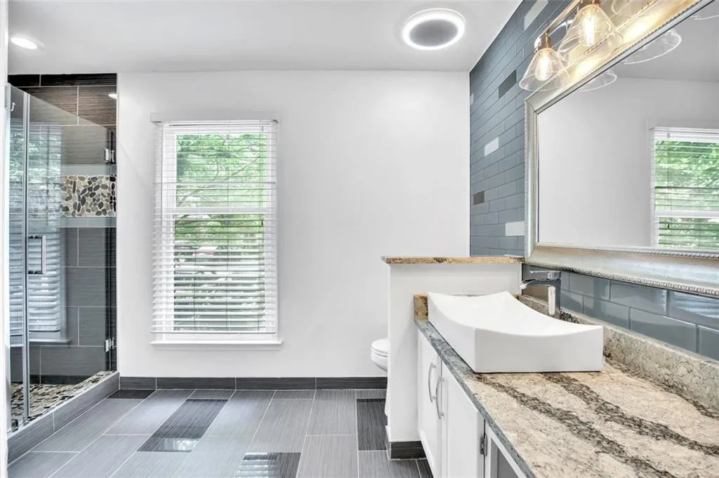 905 Garden Court, Atlanta, Georgia 30328, 2 Bedrooms Bedrooms, ,2 BathroomsBathrooms,Residential,Sold,905 Garden Court,7387613