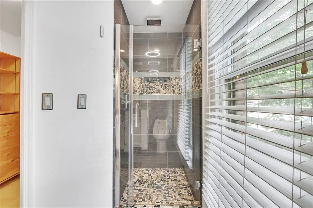 905 Garden Court, Atlanta, Georgia 30328, 2 Bedrooms Bedrooms, ,2 BathroomsBathrooms,Residential,Sold,905 Garden Court,7387613