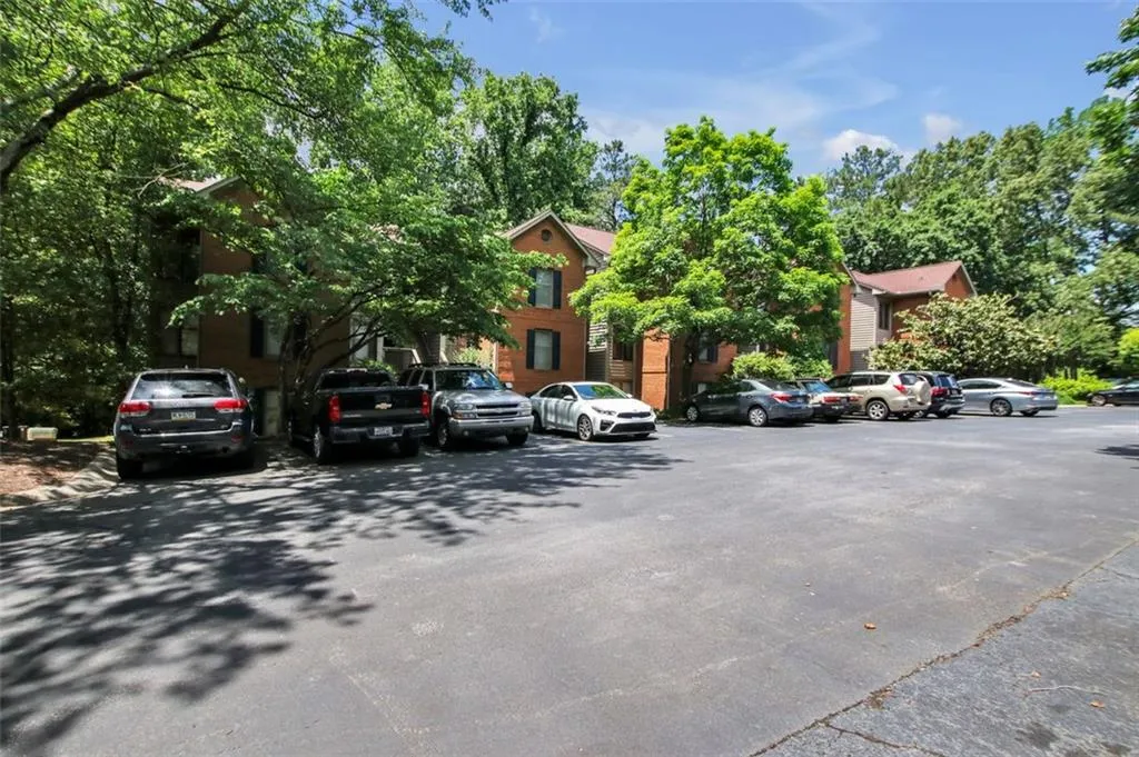 905 Garden Court, Atlanta, Georgia 30328, 2 Bedrooms Bedrooms, ,2 BathroomsBathrooms,Residential,Sold,905 Garden Court,7387613