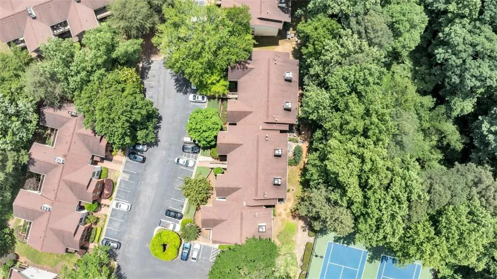 905 Garden Court, Atlanta, Georgia 30328, 2 Bedrooms Bedrooms, ,2 BathroomsBathrooms,Residential,Sold,905 Garden Court,7387613