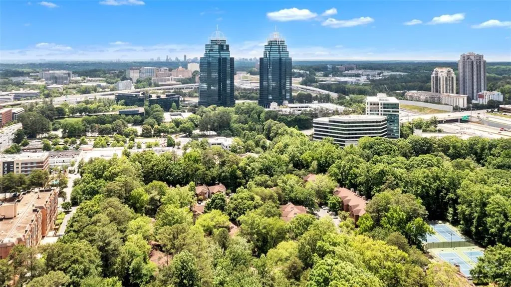 905 Garden Court, Atlanta, Georgia 30328, 2 Bedrooms Bedrooms, ,2 BathroomsBathrooms,Residential,Sold,905 Garden Court,7387613