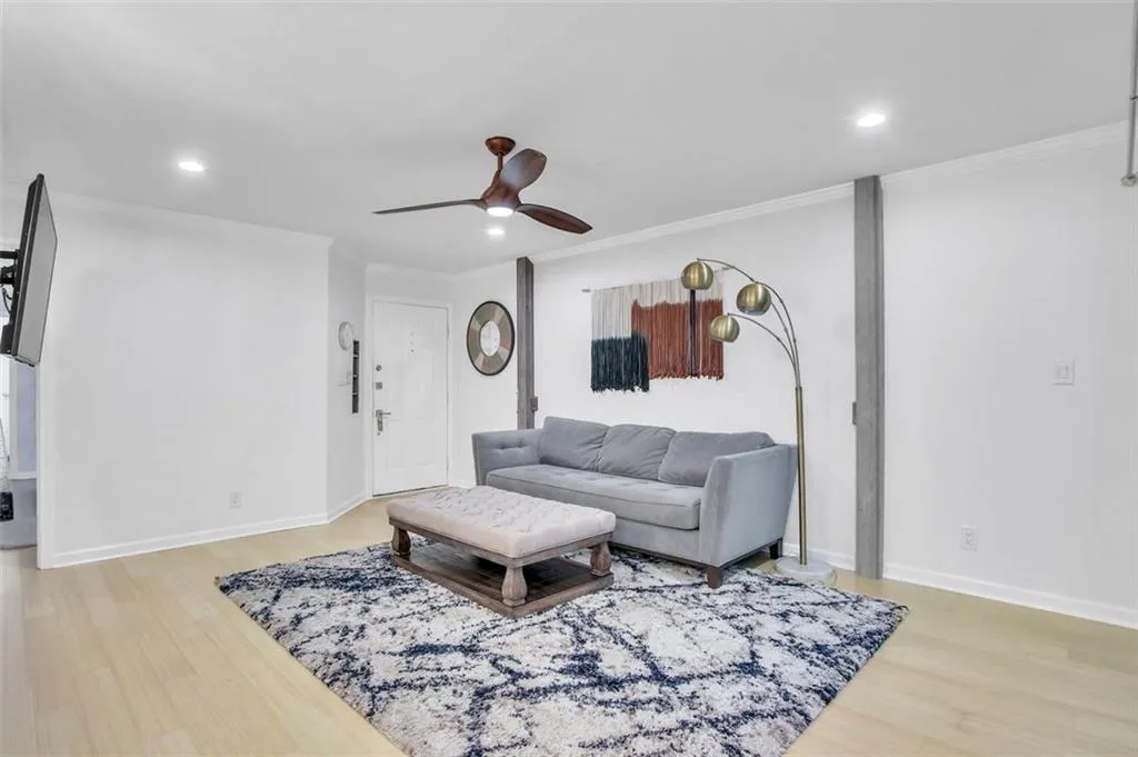 905 Garden Court, Atlanta, Georgia 30328, 2 Bedrooms Bedrooms, ,2 BathroomsBathrooms,Residential,Sold,905 Garden Court,7387613