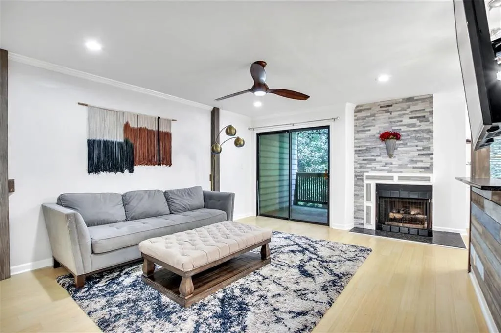 905 Garden Court, Atlanta, Georgia 30328, 2 Bedrooms Bedrooms, ,2 BathroomsBathrooms,Residential,Sold,905 Garden Court,7387613