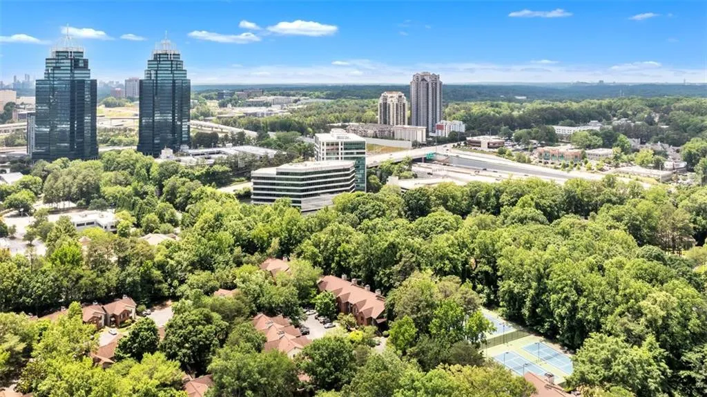 905 Garden Court, Atlanta, Georgia 30328, 2 Bedrooms Bedrooms, ,2 BathroomsBathrooms,Residential,Sold,905 Garden Court,7387613