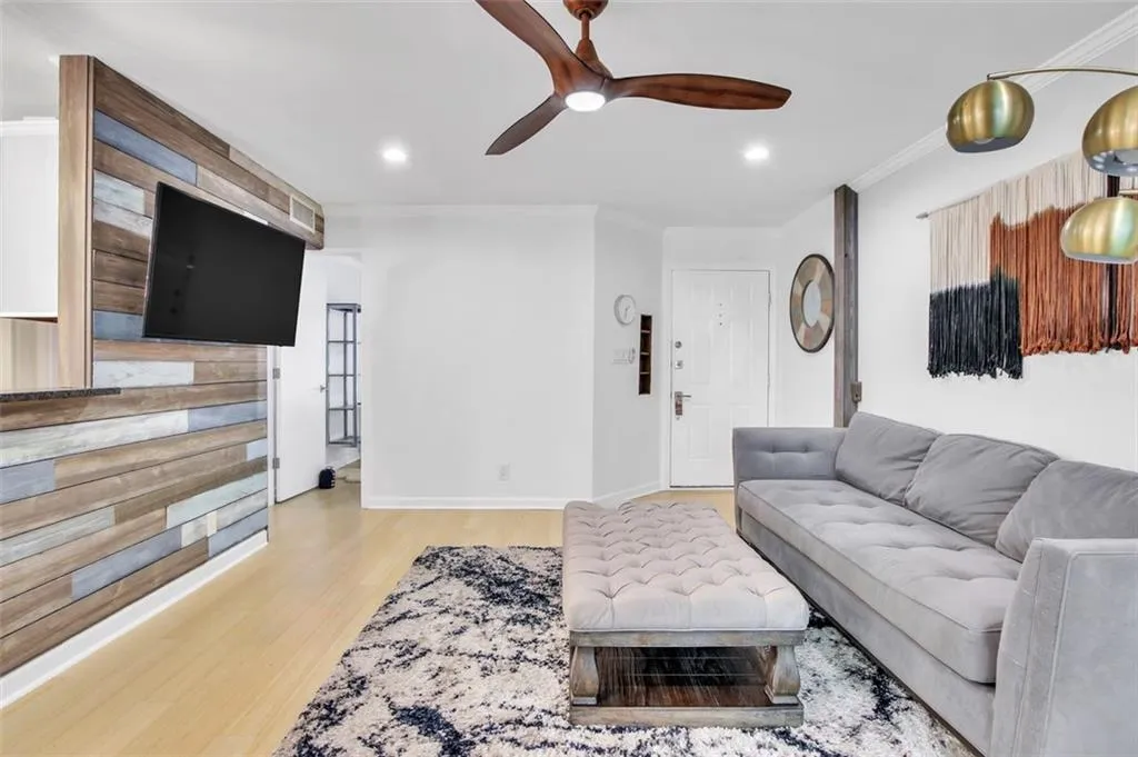 905 Garden Court, Atlanta, Georgia 30328, 2 Bedrooms Bedrooms, ,2 BathroomsBathrooms,Residential,Sold,905 Garden Court,7387613