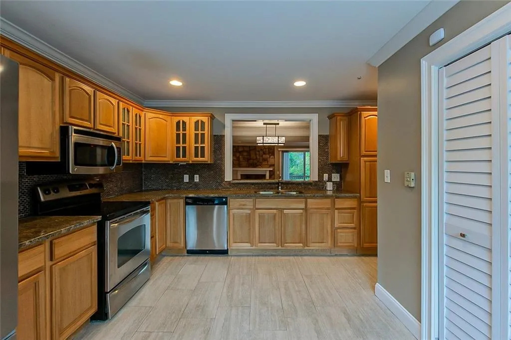 506 Sutters Point, Atlanta, Georgia 30328, 3 Bedrooms Bedrooms, ,2 BathroomsBathrooms,Residential,Sold,506 Sutters Point,7028392