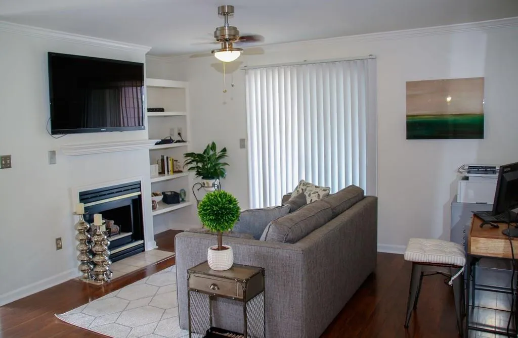 327 Granville Court Unit 327, Sandy Springs, Georgia 30328, 1 Bedroom Bedrooms, ,1 BathroomBathrooms,Residential,Sold,327 Granville Court Unit 327,6735233