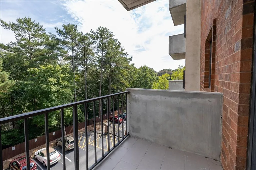 300 Johnson Ferry Road Ne Unit A411-413, Sandy Springs, Georgia 30328, 2 Bedrooms Bedrooms, ,2 BathroomsBathrooms,Residential,Sold,300 Johnson Ferry Road Ne Unit A411-413,6955538