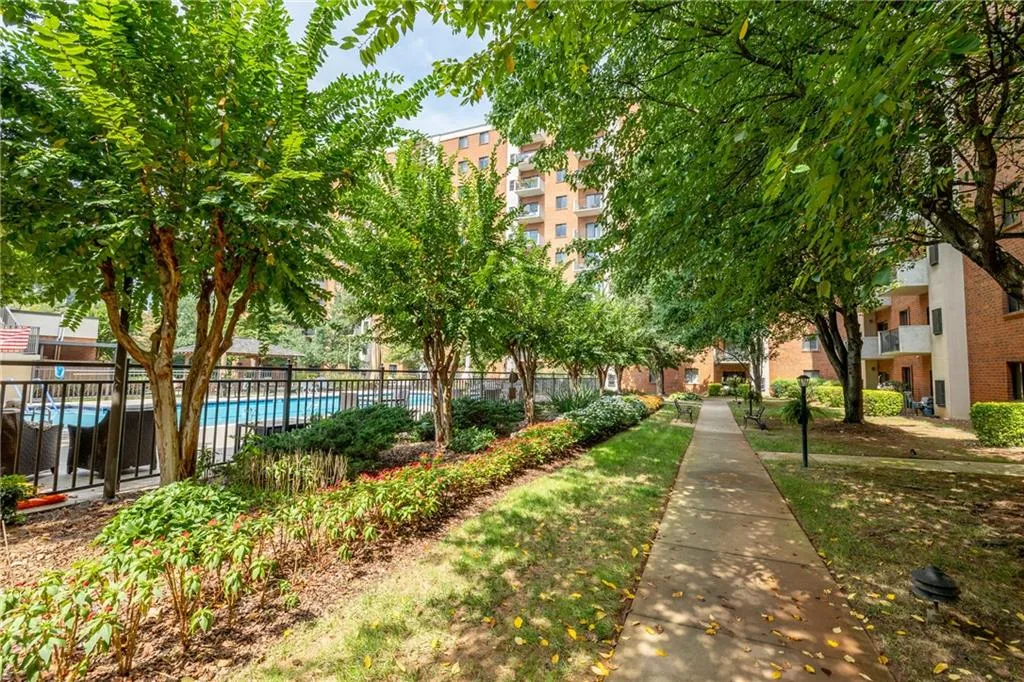 300 Johnson Ferry Road Ne Unit A411-413, Sandy Springs, Georgia 30328, 2 Bedrooms Bedrooms, ,2 BathroomsBathrooms,Residential,Sold,300 Johnson Ferry Road Ne Unit A411-413,6955538