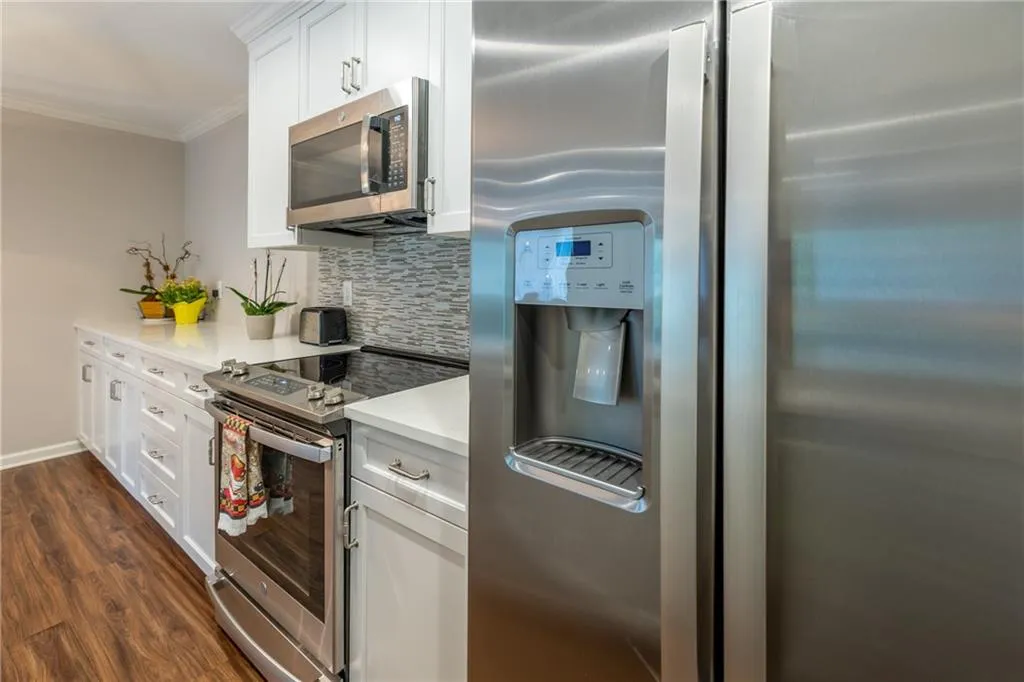 300 Johnson Ferry Road Ne Unit A411-413, Sandy Springs, Georgia 30328, 2 Bedrooms Bedrooms, ,2 BathroomsBathrooms,Residential,Sold,300 Johnson Ferry Road Ne Unit A411-413,6955538