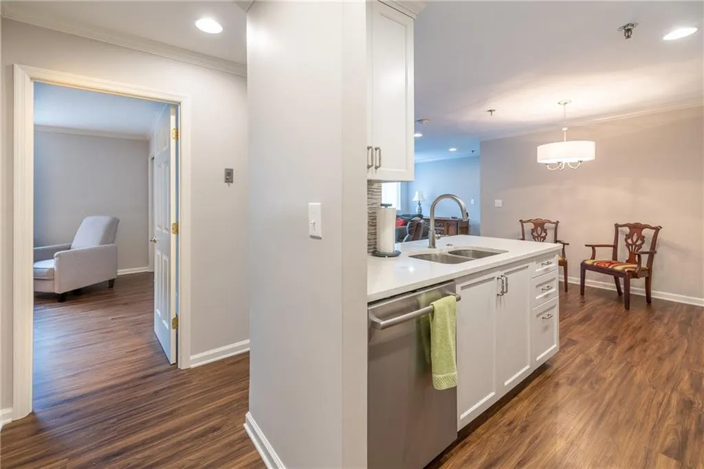 300 Johnson Ferry Road Ne Unit A411-413, Sandy Springs, Georgia 30328, 2 Bedrooms Bedrooms, ,2 BathroomsBathrooms,Residential,Sold,300 Johnson Ferry Road Ne Unit A411-413,6955538