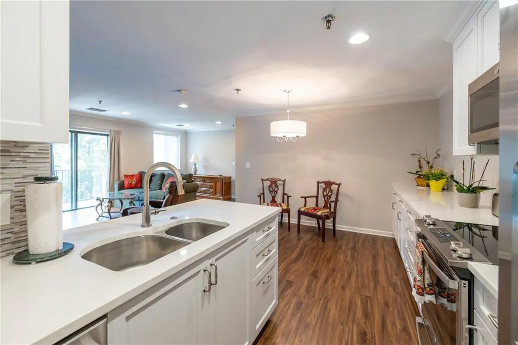 300 Johnson Ferry Road Ne Unit A411-413, Sandy Springs, Georgia 30328, 2 Bedrooms Bedrooms, ,2 BathroomsBathrooms,Residential,Sold,300 Johnson Ferry Road Ne Unit A411-413,6955538