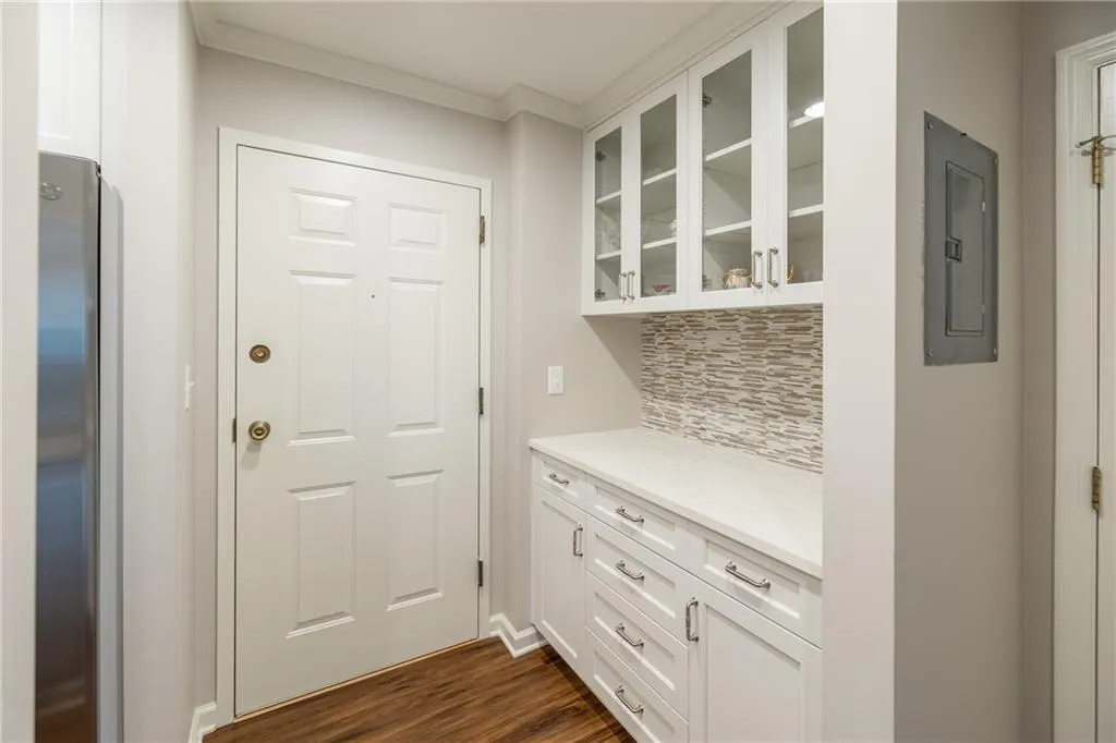 300 Johnson Ferry Road Ne Unit A411-413, Sandy Springs, Georgia 30328, 2 Bedrooms Bedrooms, ,2 BathroomsBathrooms,Residential,Sold,300 Johnson Ferry Road Ne Unit A411-413,6955538