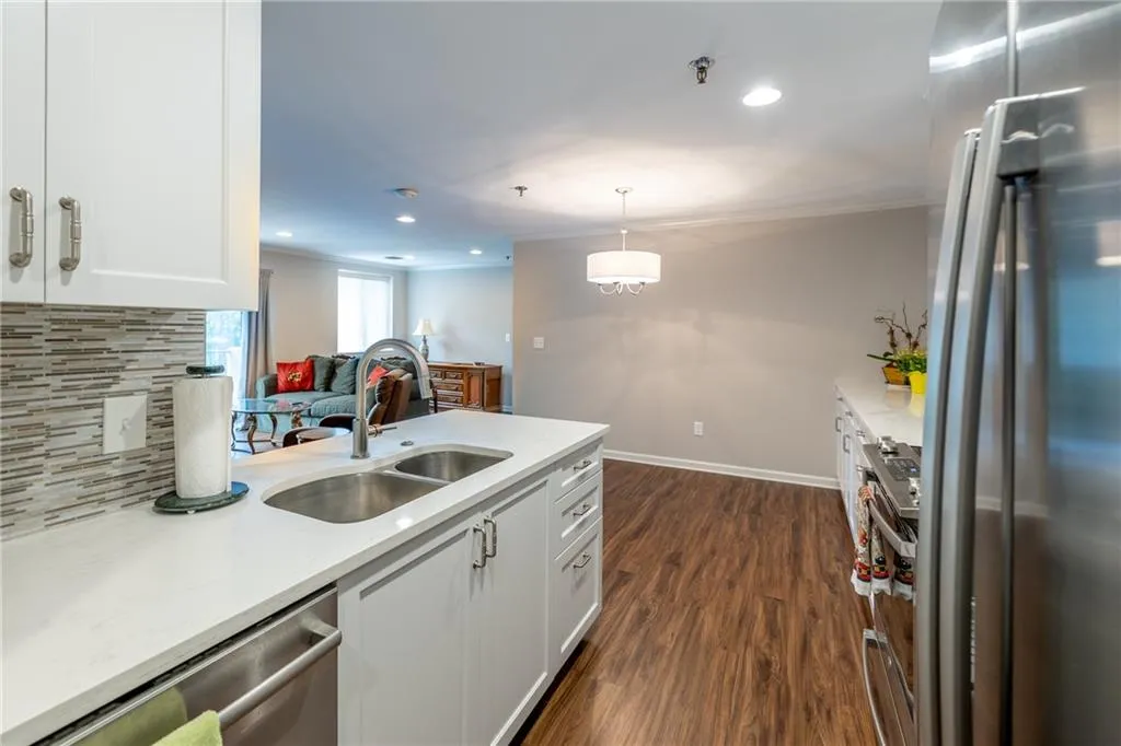 300 Johnson Ferry Road Ne Unit A411-413, Sandy Springs, Georgia 30328, 2 Bedrooms Bedrooms, ,2 BathroomsBathrooms,Residential,Sold,300 Johnson Ferry Road Ne Unit A411-413,6955538