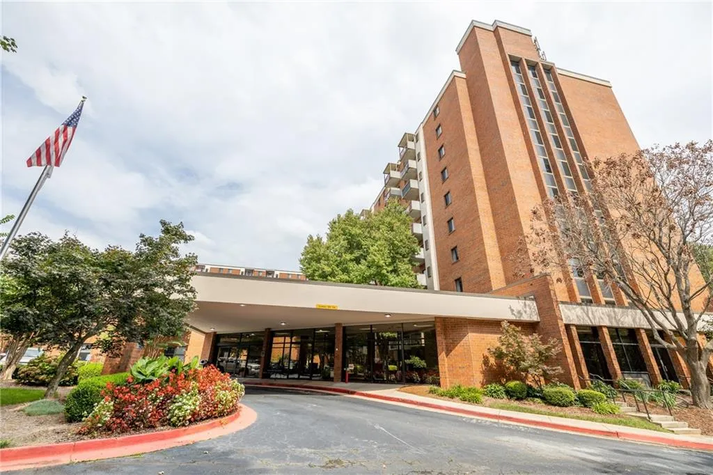 300 Johnson Ferry Road Ne Unit A411-413, Sandy Springs, Georgia 30328, 2 Bedrooms Bedrooms, ,2 BathroomsBathrooms,Residential,Sold,300 Johnson Ferry Road Ne Unit A411-413,6955538
