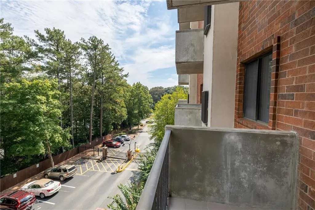 300 Johnson Ferry Road Ne Unit A411-413, Sandy Springs, Georgia 30328, 2 Bedrooms Bedrooms, ,2 BathroomsBathrooms,Residential,Sold,300 Johnson Ferry Road Ne Unit A411-413,6955538