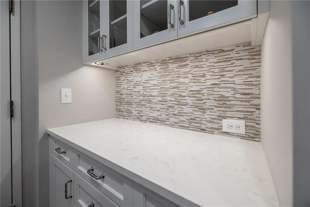 300 Johnson Ferry Road Ne Unit A411-413, Sandy Springs, Georgia 30328, 2 Bedrooms Bedrooms, ,2 BathroomsBathrooms,Residential,Sold,300 Johnson Ferry Road Ne Unit A411-413,6955538