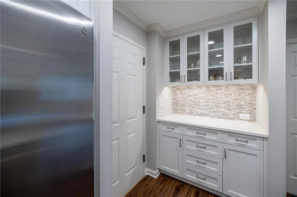 300 Johnson Ferry Road Ne Unit A411-413, Sandy Springs, Georgia 30328, 2 Bedrooms Bedrooms, ,2 BathroomsBathrooms,Residential,Sold,300 Johnson Ferry Road Ne Unit A411-413,6955538