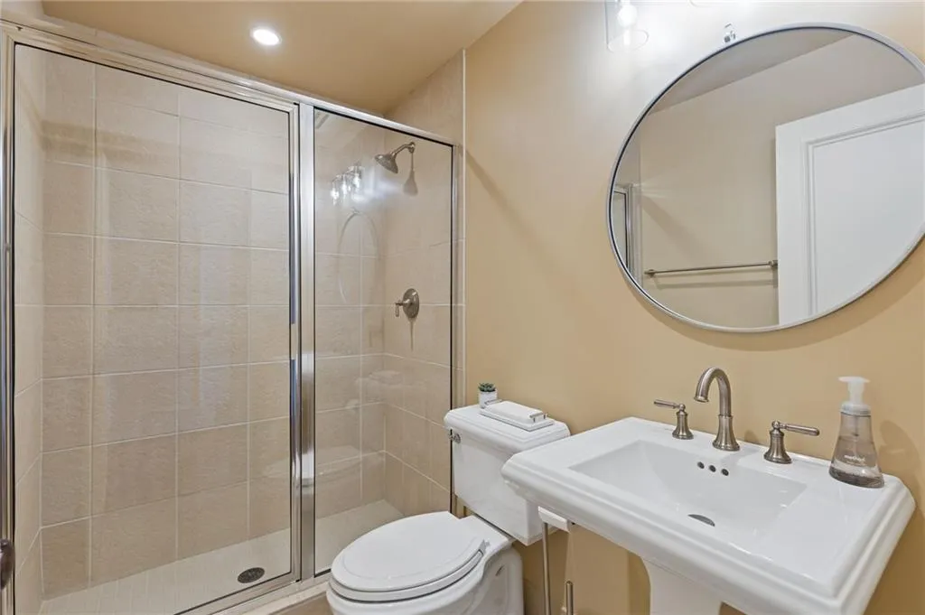 3180 Mathieson Drive Ne Unit 1401, Atlanta, Georgia 30305, 2 Bedrooms Bedrooms, ,2 BathroomsBathrooms,Residential,For Sale,3180 Mathieson Drive Ne Unit 1401,7647617