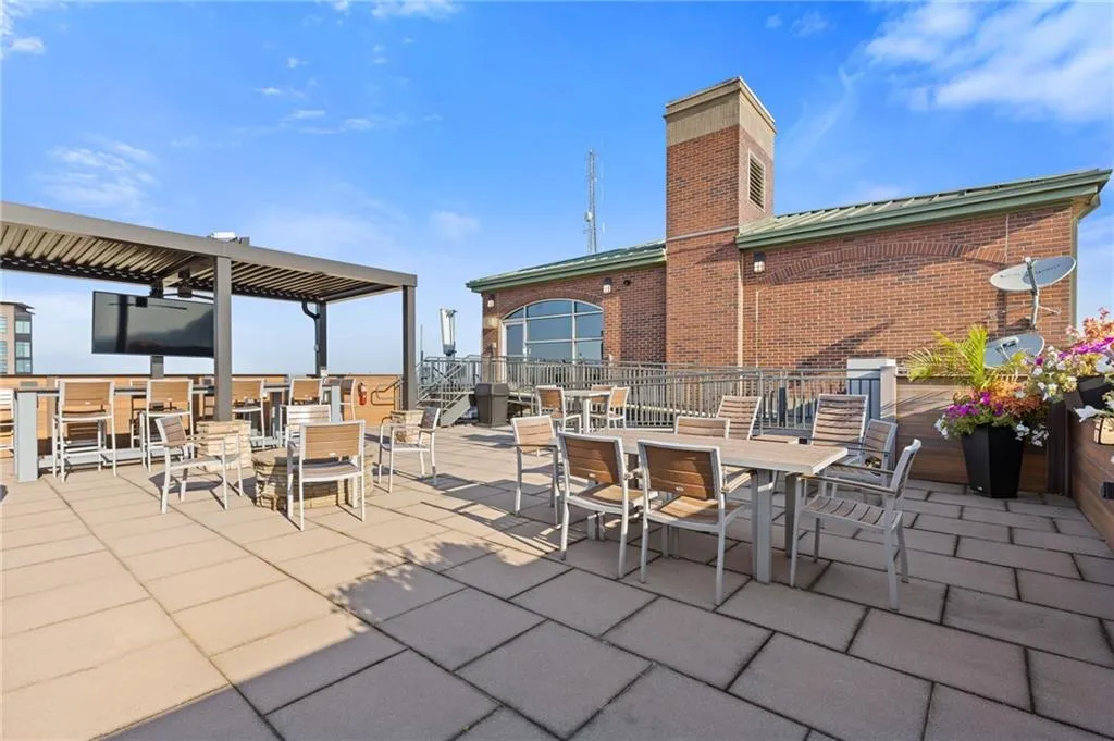 3180 Mathieson Drive Ne Unit 1401, Atlanta, Georgia 30305, 2 Bedrooms Bedrooms, ,2 BathroomsBathrooms,Residential,For Sale,3180 Mathieson Drive Ne Unit 1401,7647617