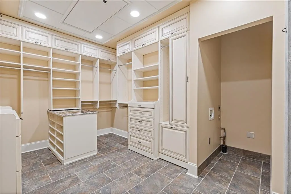 3180 Mathieson Drive Ne Unit 1401, Atlanta, Georgia 30305, 2 Bedrooms Bedrooms, ,2 BathroomsBathrooms,Residential,For Sale,3180 Mathieson Drive Ne Unit 1401,7647617