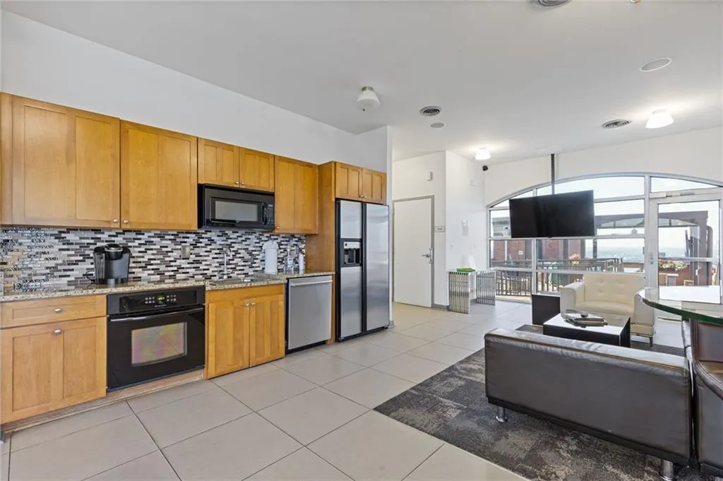 3180 Mathieson Drive Ne Unit 1401, Atlanta, Georgia 30305, 2 Bedrooms Bedrooms, ,2 BathroomsBathrooms,Residential,For Sale,3180 Mathieson Drive Ne Unit 1401,7647617