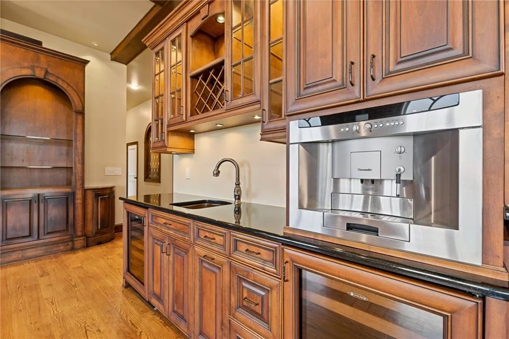 3180 Mathieson Drive Ne Unit 1401, Atlanta, Georgia 30305, 2 Bedrooms Bedrooms, ,2 BathroomsBathrooms,Residential,For Sale,3180 Mathieson Drive Ne Unit 1401,7647617