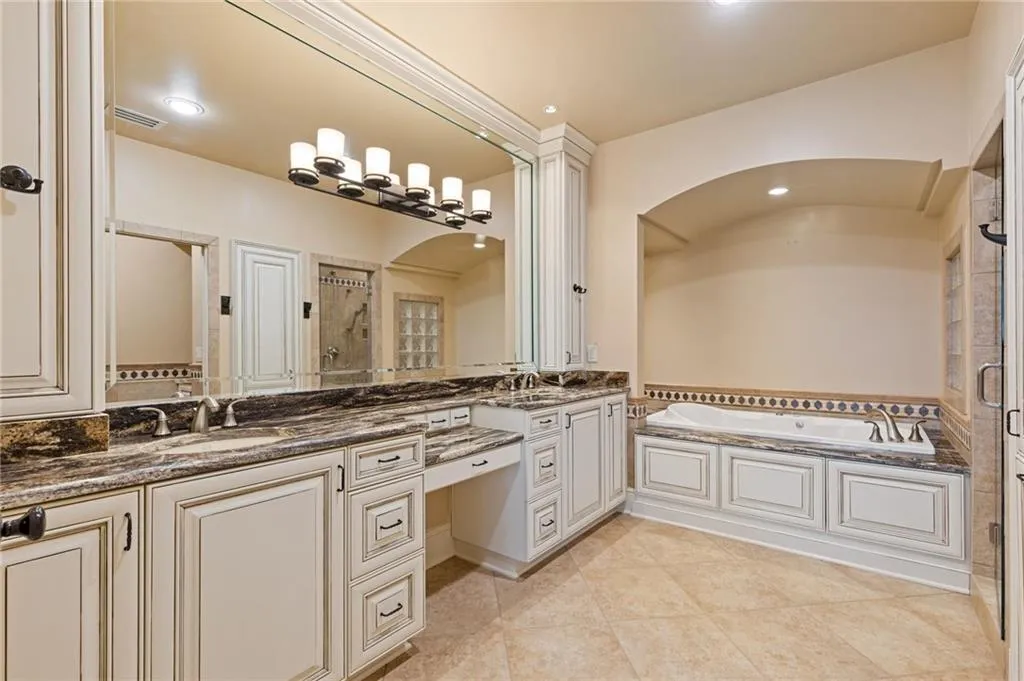 3180 Mathieson Drive Ne Unit 1401, Atlanta, Georgia 30305, 2 Bedrooms Bedrooms, ,2 BathroomsBathrooms,Residential,For Sale,3180 Mathieson Drive Ne Unit 1401,7647617