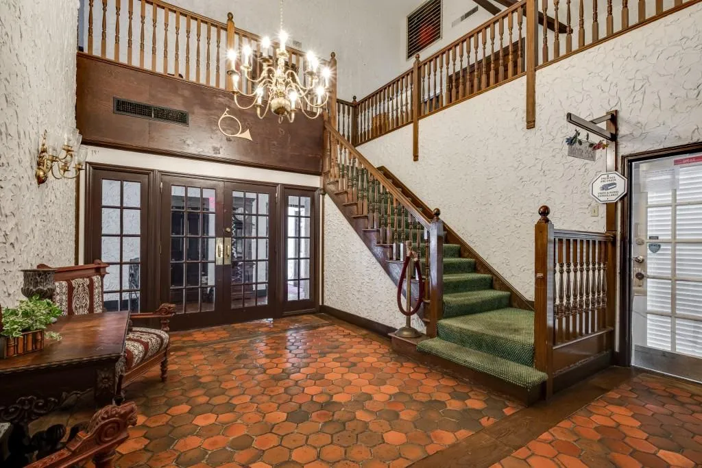 6851 Roswell Road Unit P8, Sandy Springs, Georgia 30328, 2 Bedrooms Bedrooms, ,2 BathroomsBathrooms,Residential,Sold,6851 Roswell Road Unit P8,6911746