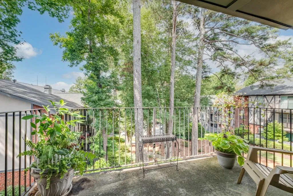 6851 Roswell Road Unit P8, Sandy Springs, Georgia 30328, 2 Bedrooms Bedrooms, ,2 BathroomsBathrooms,Residential,Sold,6851 Roswell Road Unit P8,6911746