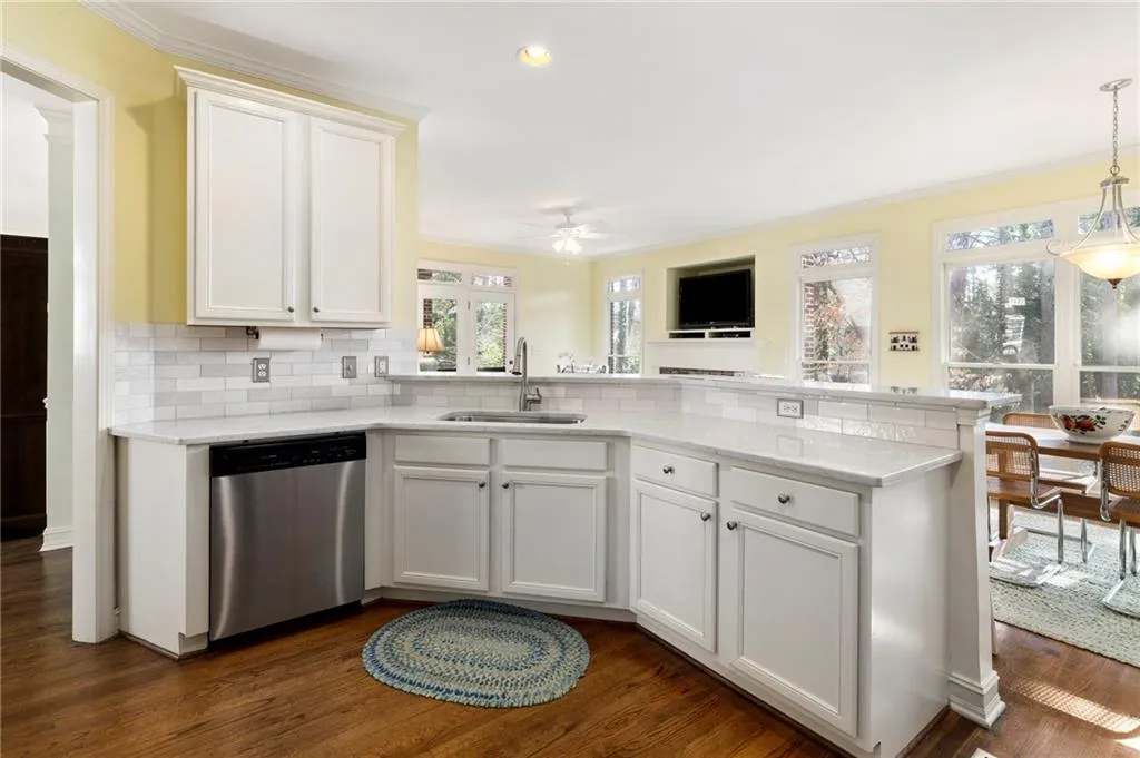 7255 Village Creek Trace, Atlanta, Georgia 30328, 4 Bedrooms Bedrooms, ,3 BathroomsBathrooms,Residential,Sold,7255 Village Creek Trace,6831741