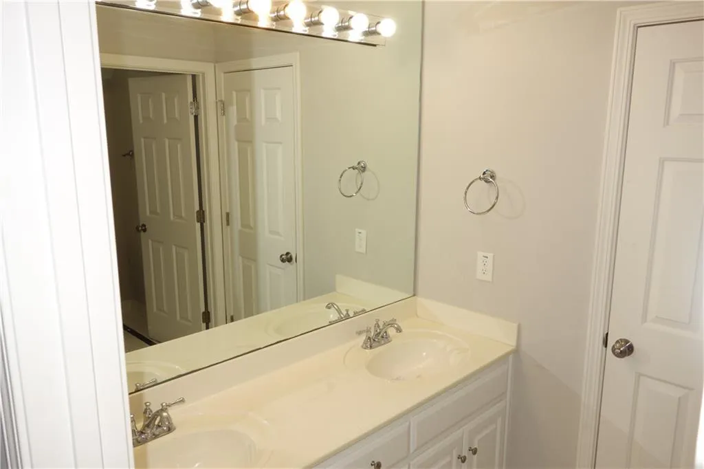 420 Ivy Hall Drive, Sandy Springs, Georgia 30350, 4 Bedrooms Bedrooms, ,3 BathroomsBathrooms,Residential,Sold,420 Ivy Hall Drive,6924452